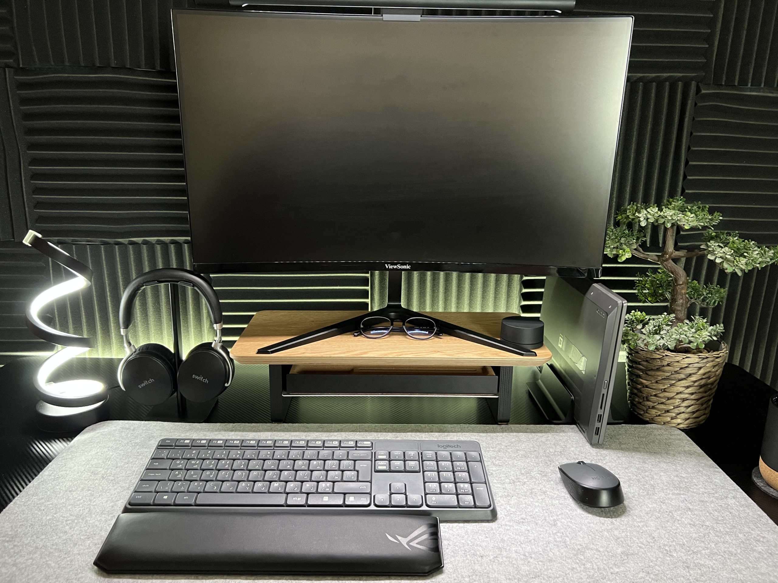 small oak desk shelf setup